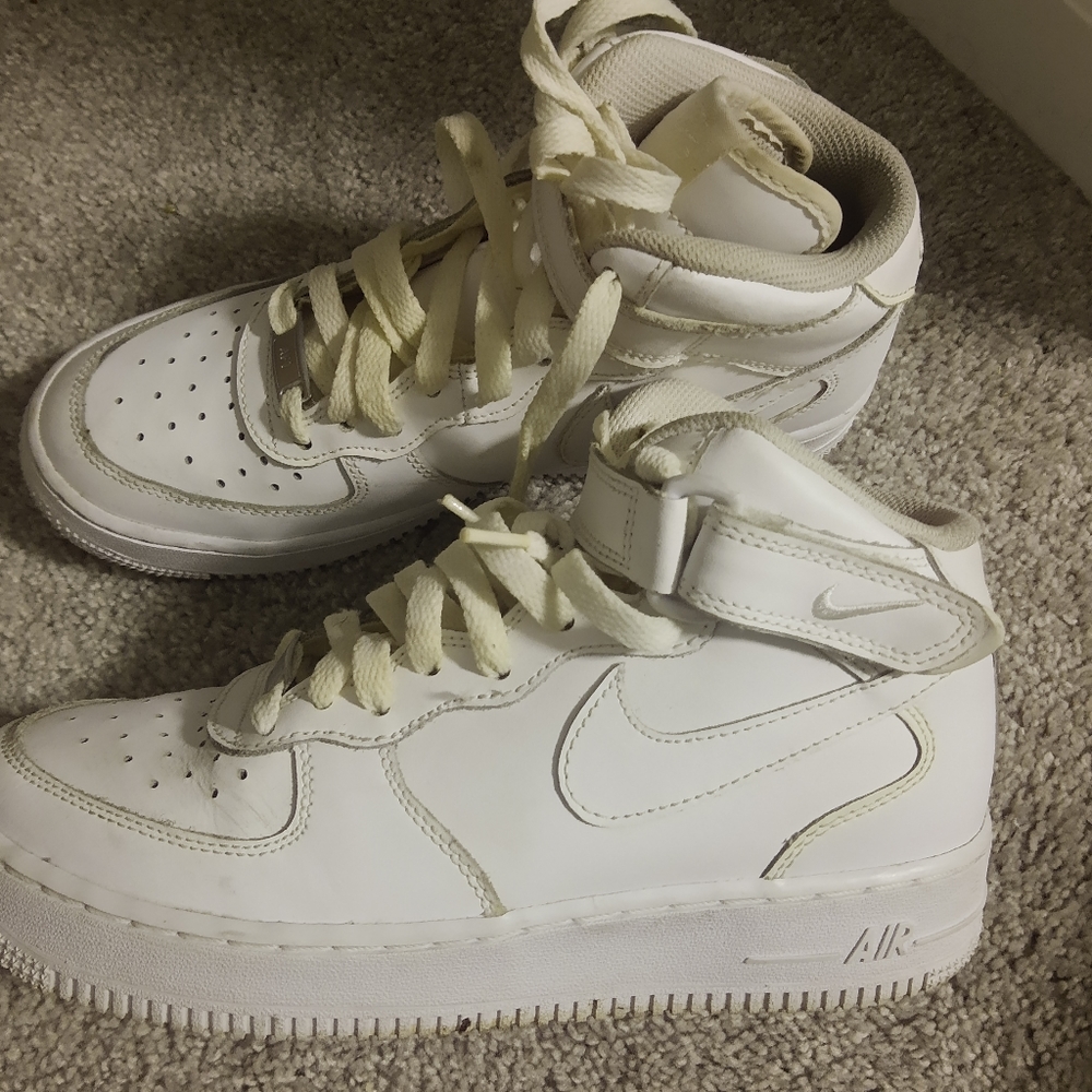 Shoes - Picture 2 of 3